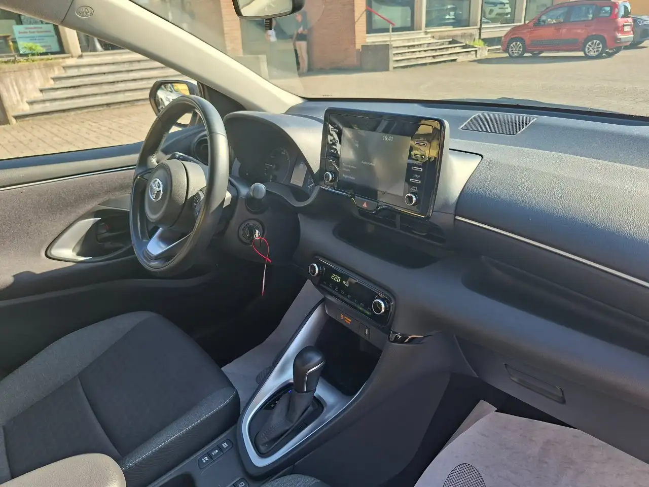 Toyota Yaris 1.5h Business, миниатюра 10