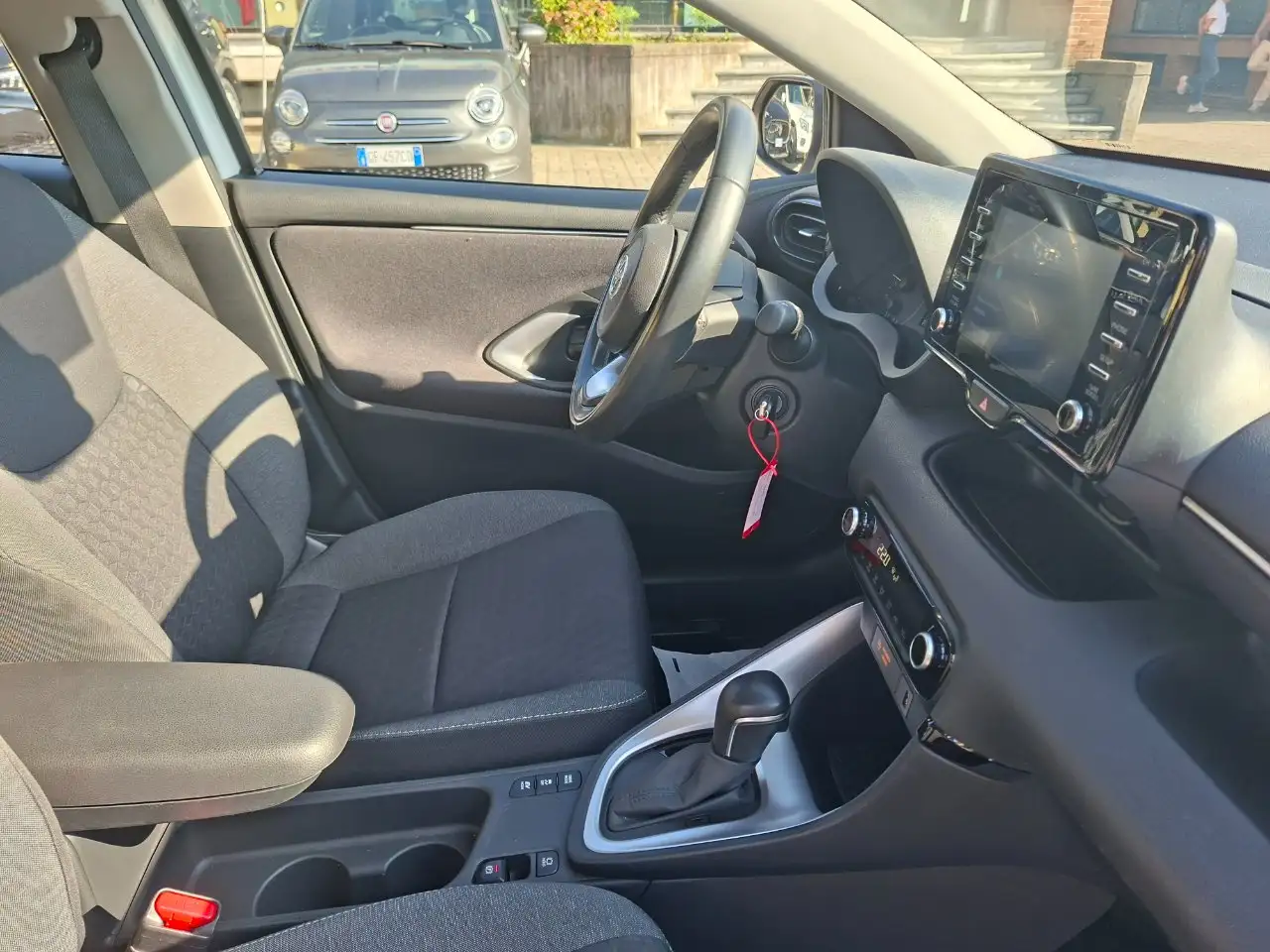 Toyota Yaris 1.5h Business, миниатюра 11
