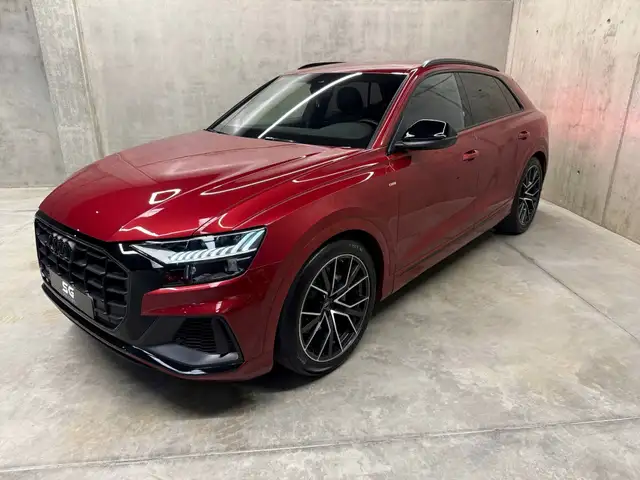 Audi Q8 view 5