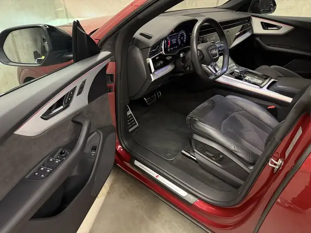 Audi Q8 view 10