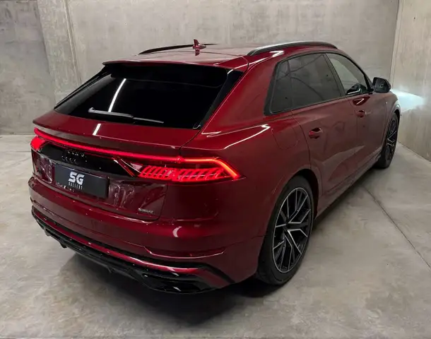 Audi Q8 view 9