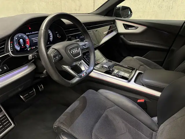 Audi Q8 view 11