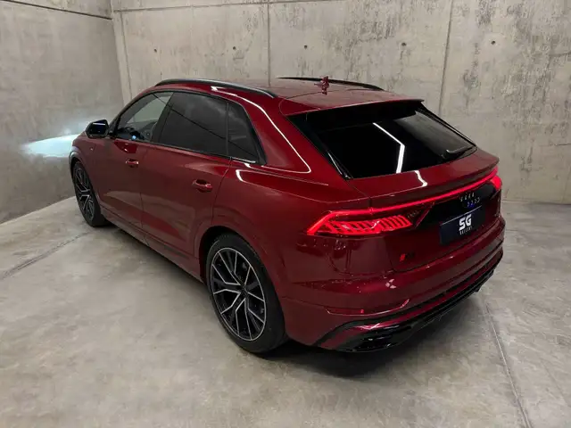 Audi Q8 view 7