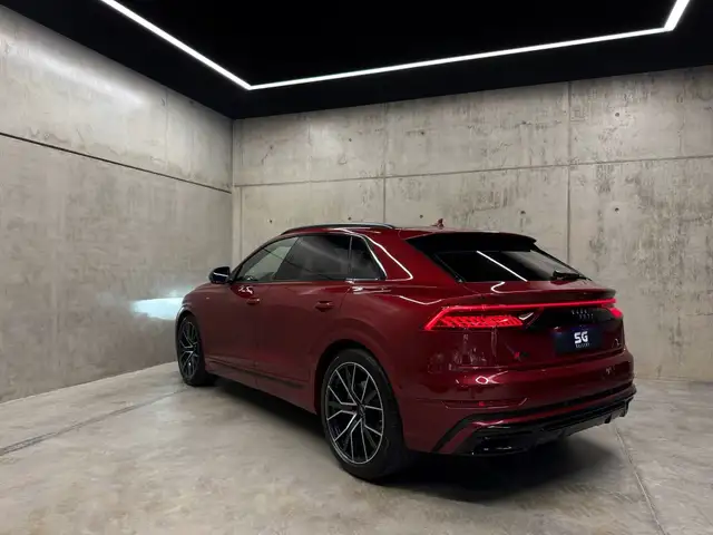 Audi Q8 view 6