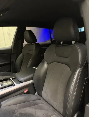Audi Q8 view 13
