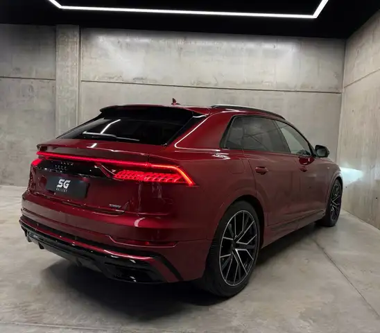 Audi Q8 view 8