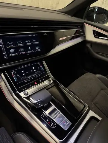 Audi Q8 view 14
