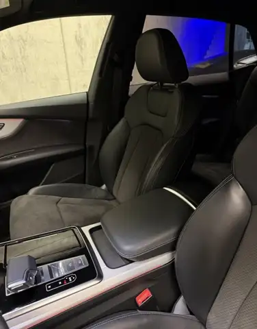 Audi Q8 view 15