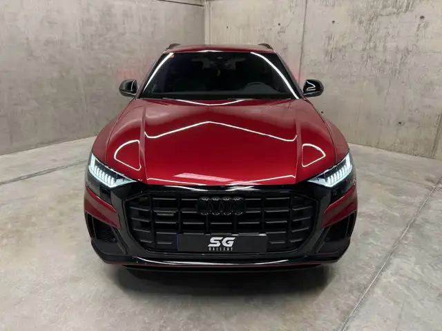 Audi Q8 view 3