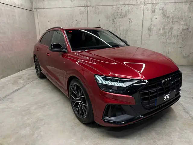 Audi Q8 view 2
