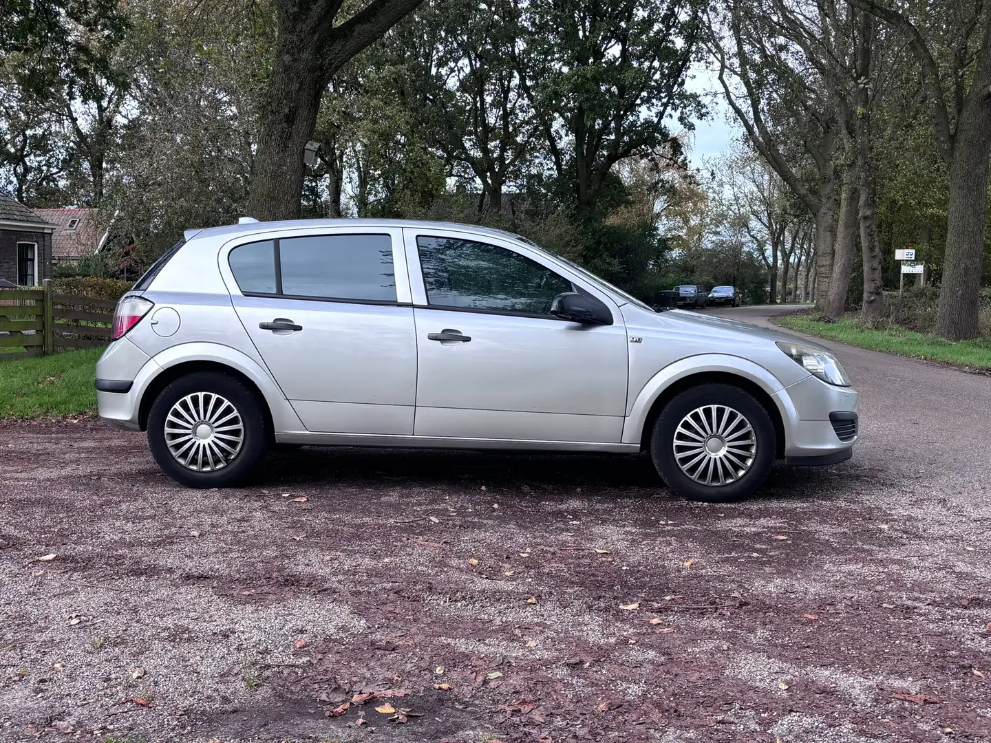 Opel Astra 1.6 Essentia | Airco + Cruise Nu € 999,-!!! Grijs - 2