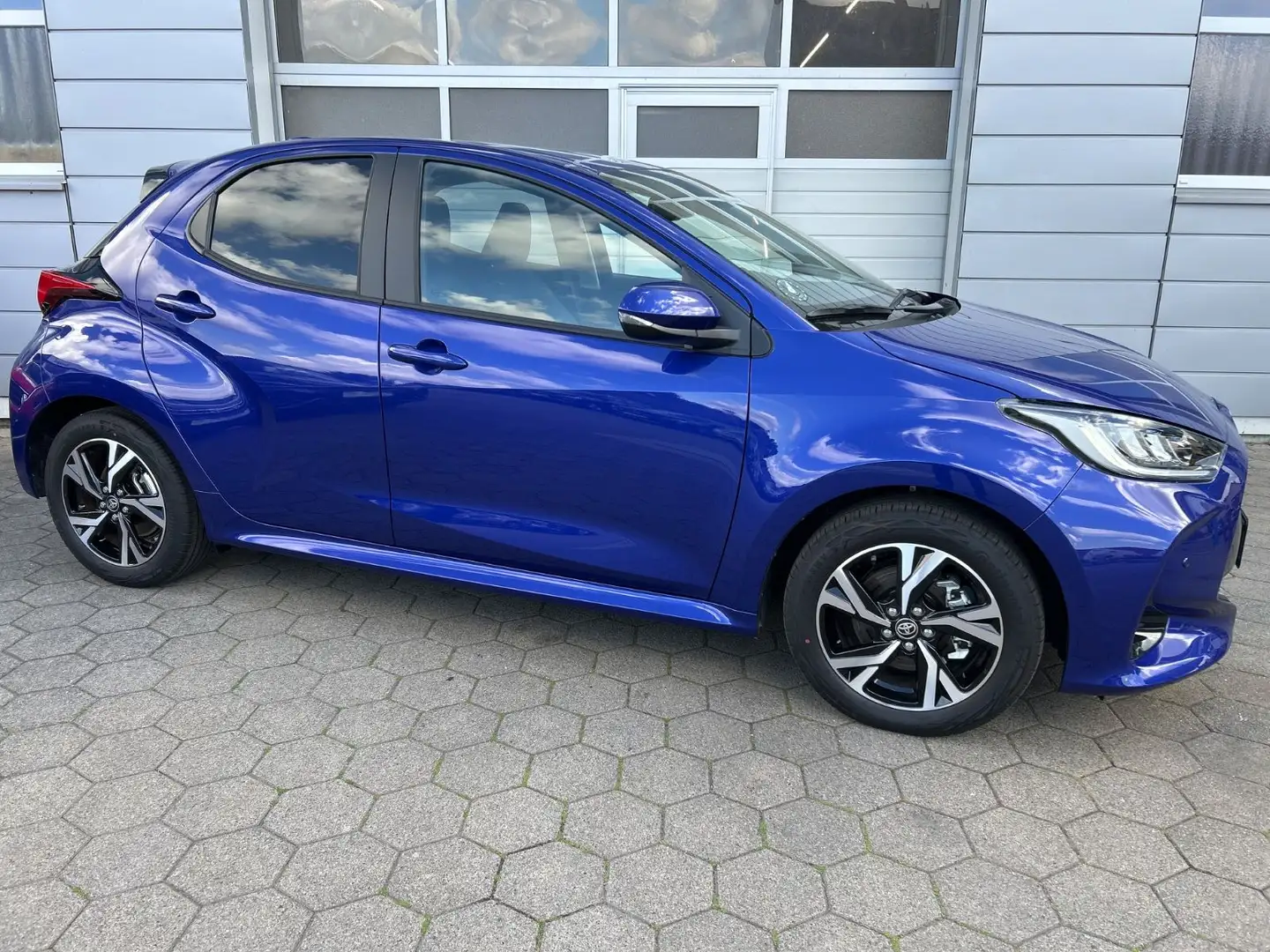 Toyota Yaris Hybrid Style Bleu - 2