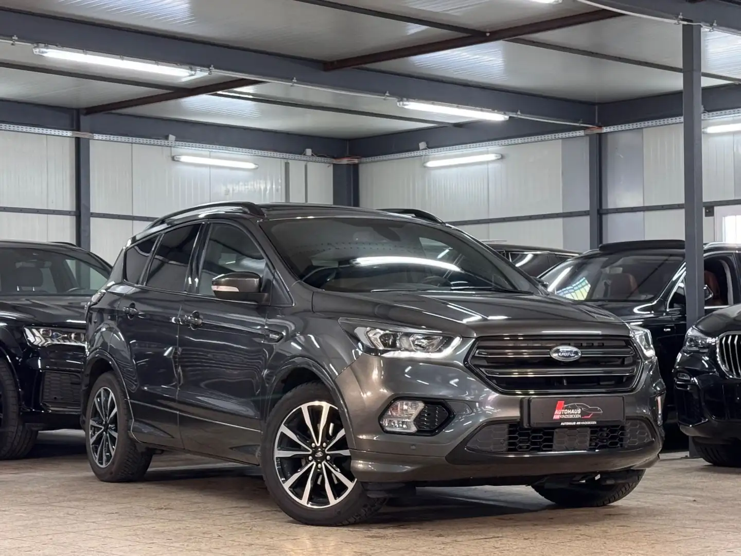 Ford Kuga ST-LINE PANO*AHK*KAME*TEMP*1.HAND Grau - 1