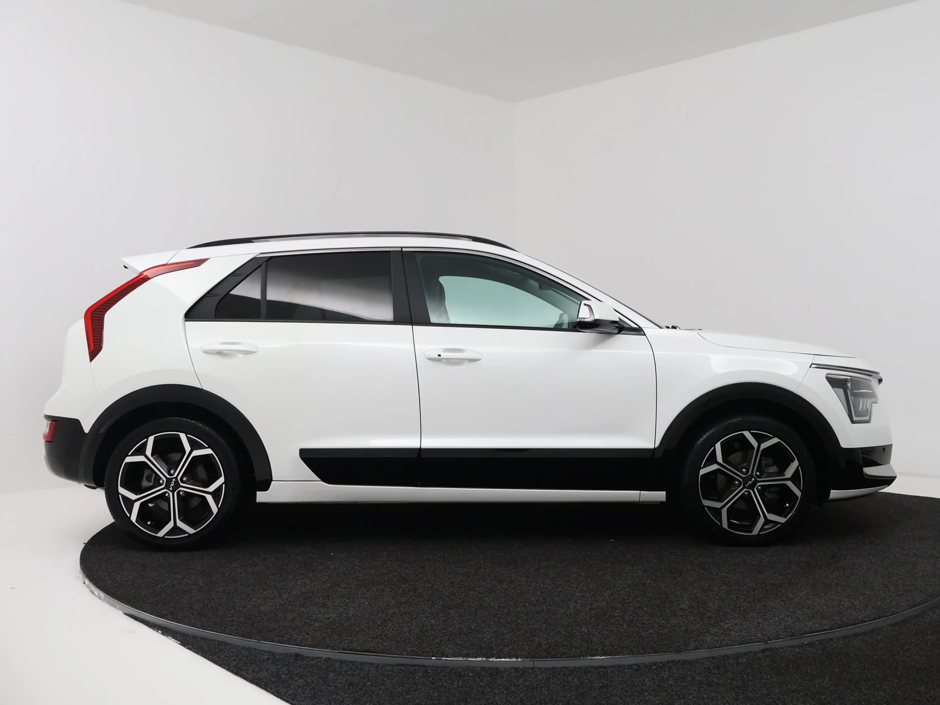 Kia Niro 1.6 GDi Hybrid DynamicPlusLine | 18" incht LM Velg — photo 14