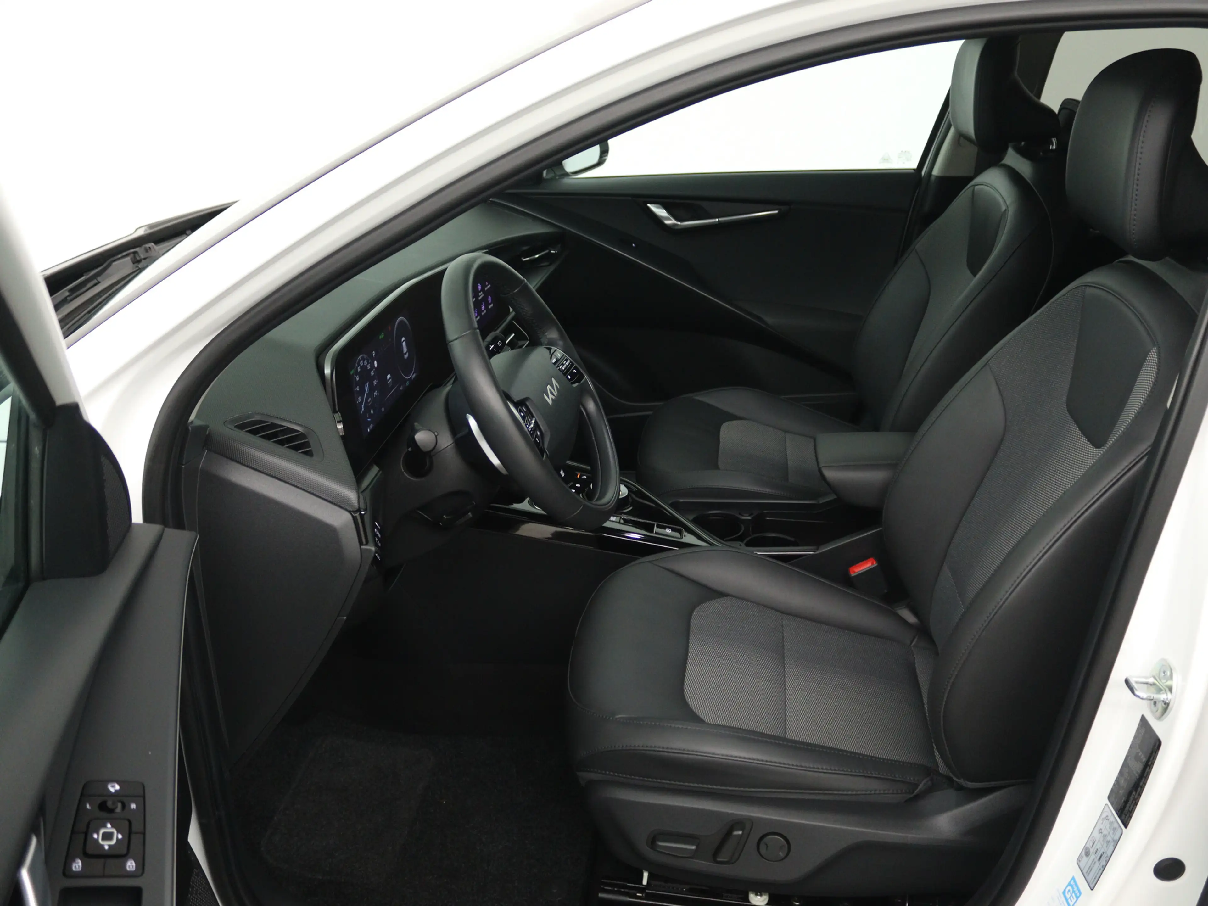 Kia Niro 1.6 GDi Hybrid DynamicPlusLine | 18" incht LM Velg — photo 4