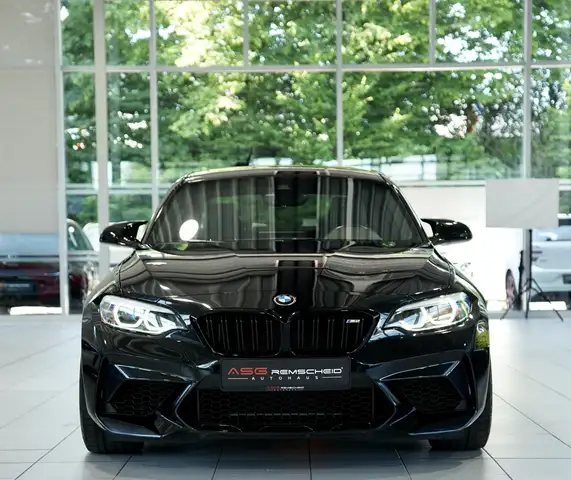 BMW M2 view 3