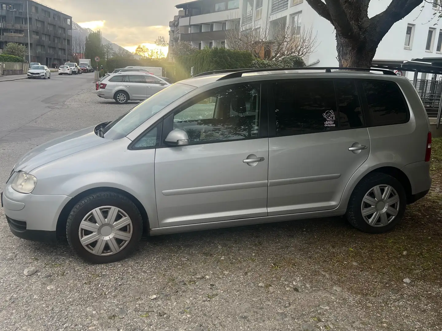Volkswagen Touran 1.9 TDI Grau - 2