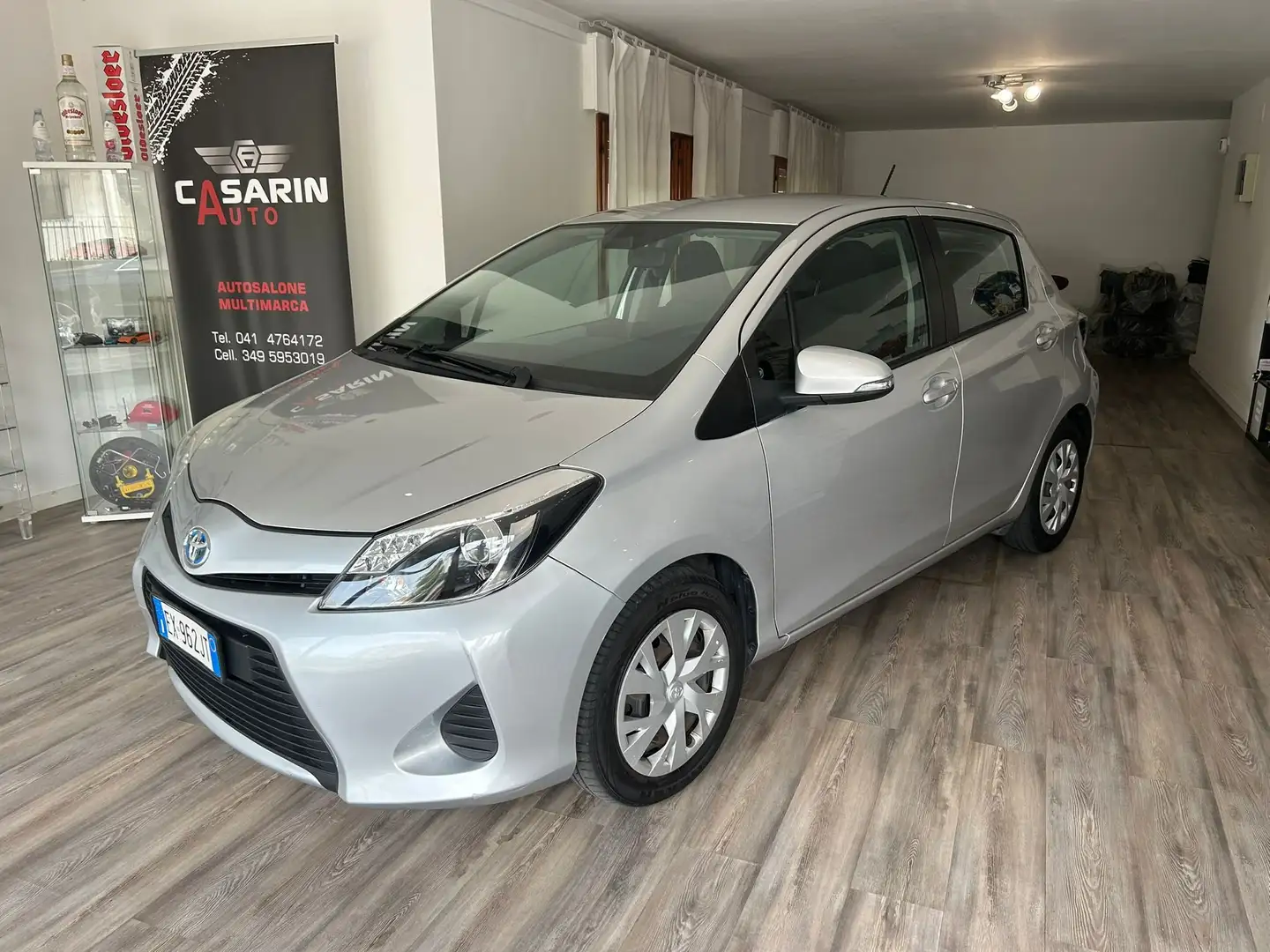 Toyota Yaris Yaris III 5p 1.5 Hybrid Lounge NEOPATENTATI Argento - 1