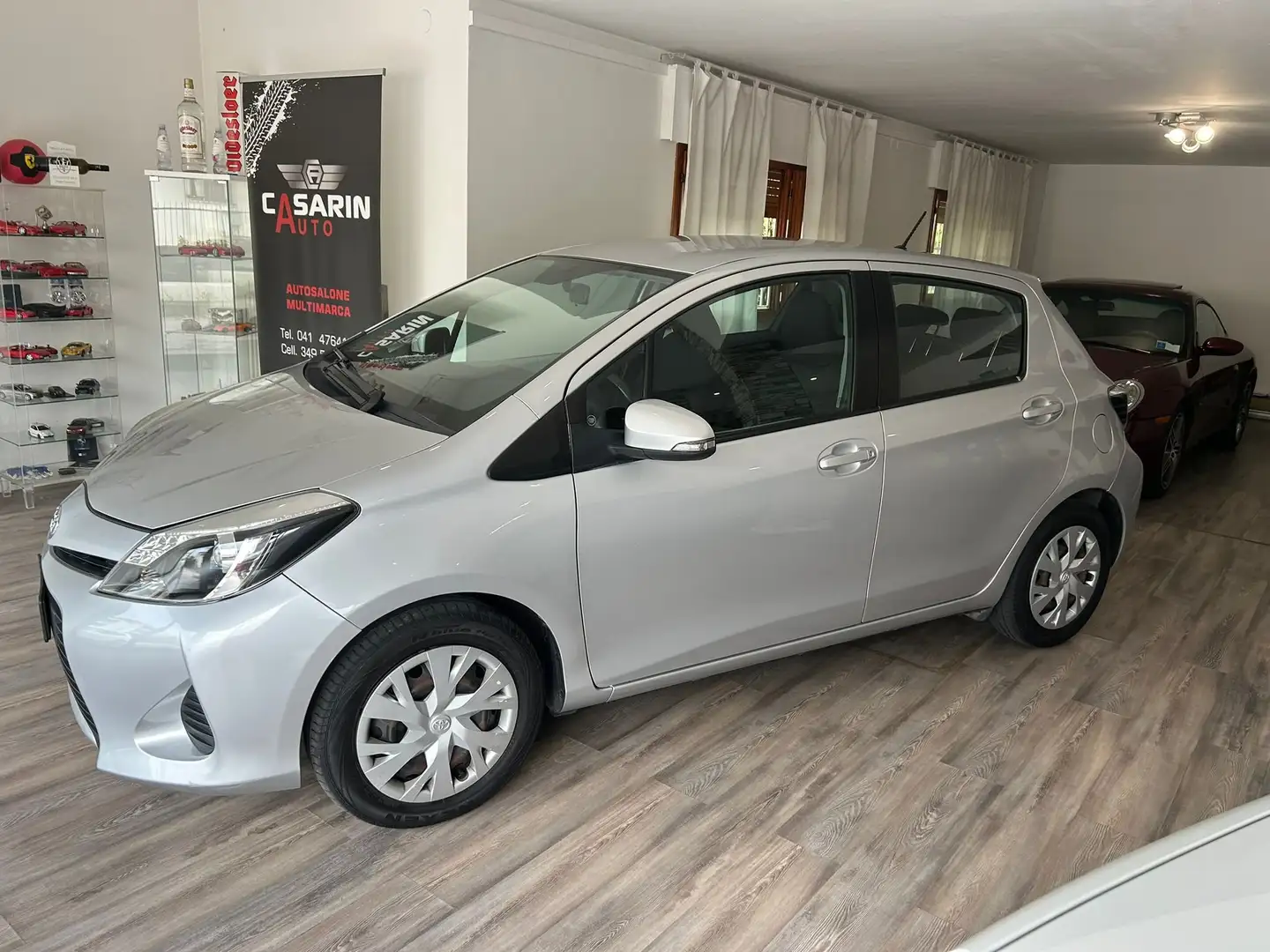 Toyota Yaris Yaris III 5p 1.5 Hybrid Lounge NEOPATENTATI Argento - 2