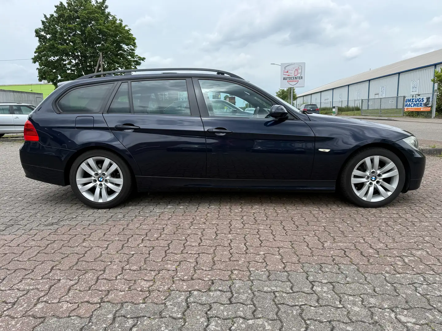 BMW 318 318i*AUTOMATIK*AHK*NAVI*XENON*KLIMA*TEMPOMAT*SITZH Blau - 2