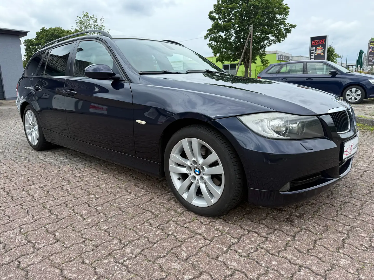 BMW 318 318i*AUTOMATIK*AHK*NAVI*XENON*KLIMA*TEMPOMAT*SITZH Blau - 1