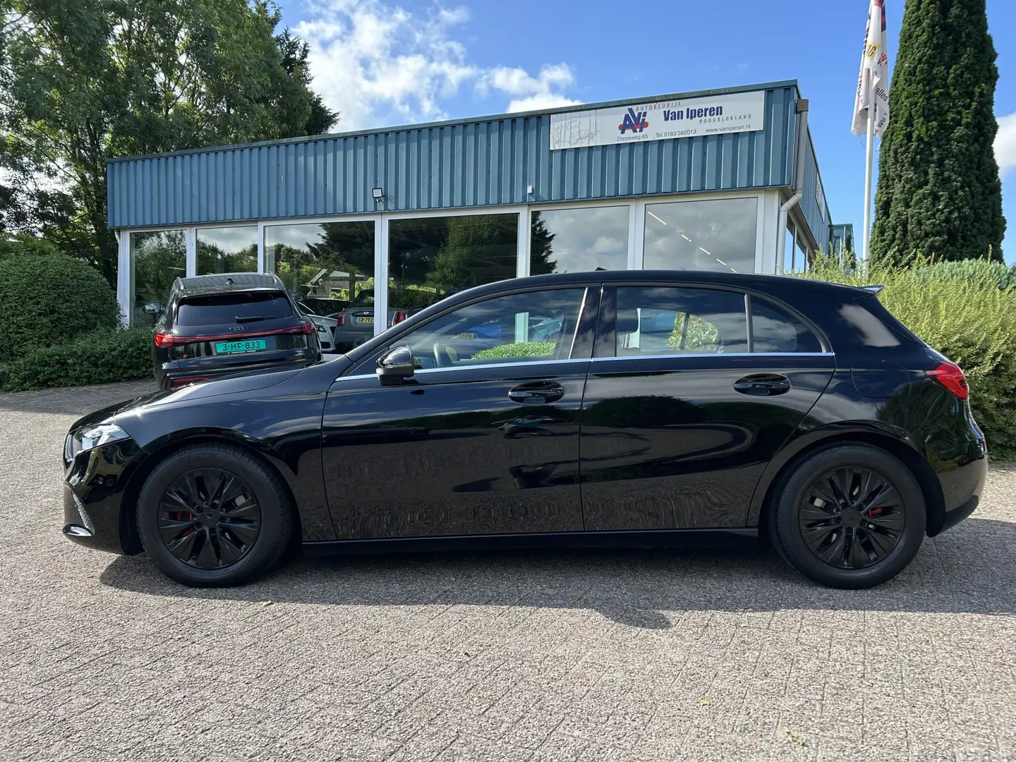Mercedes-Benz A 180 Business Solution Zwart - 2