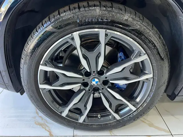 BMW X4 view 9
