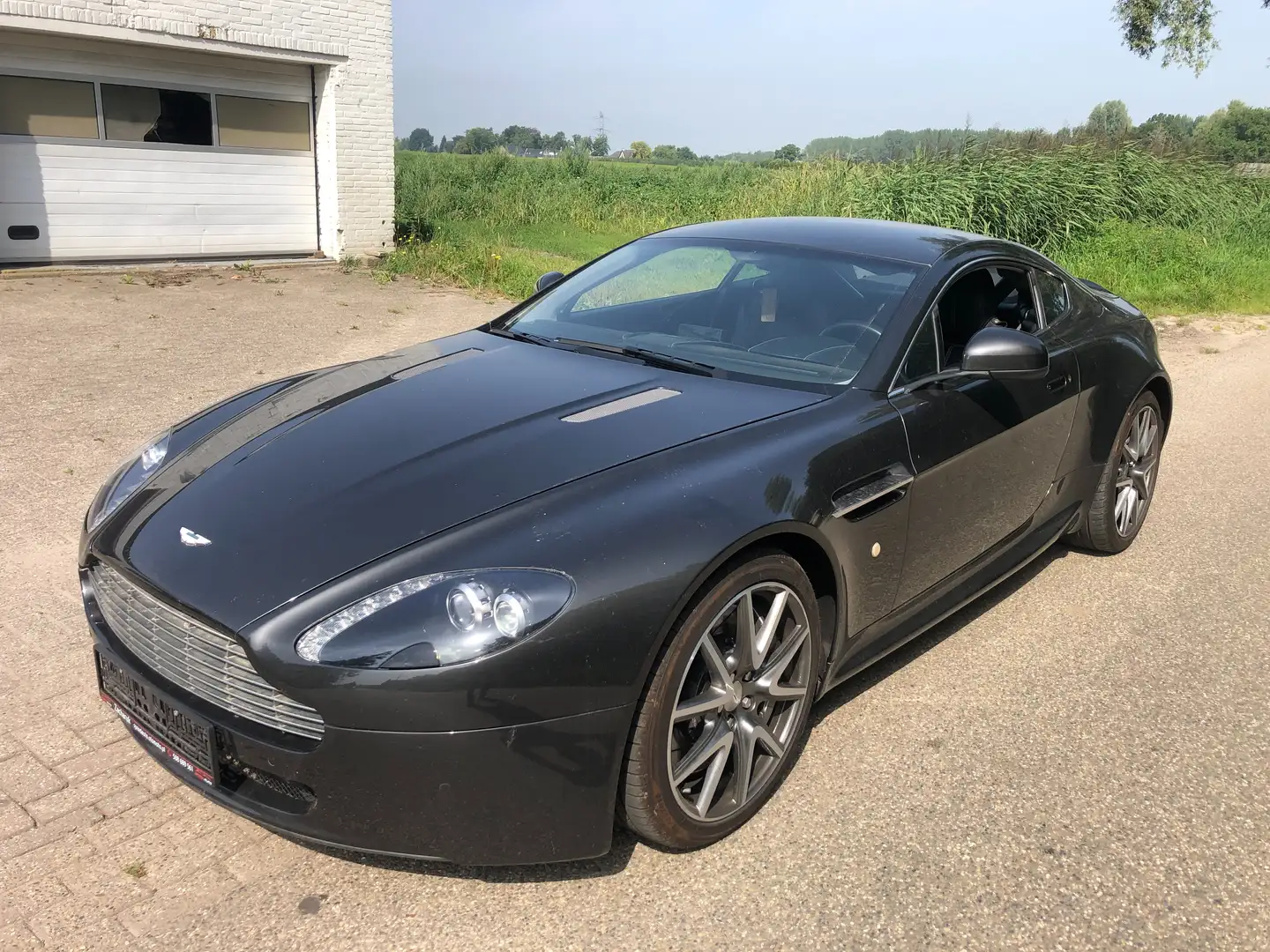 Aston Martin Vantage v8 vantage Grijs - 2