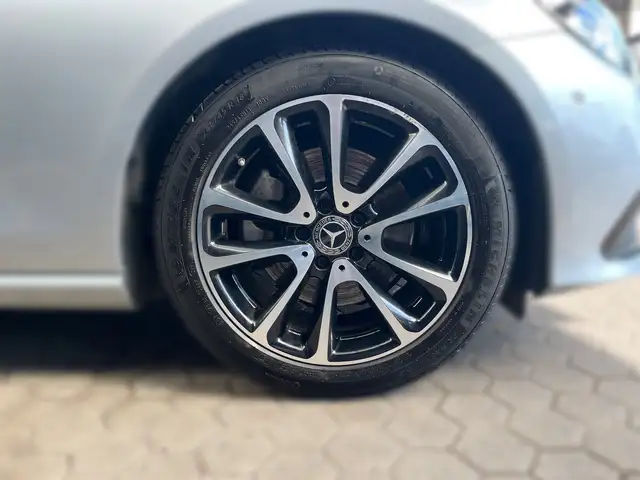 Mercedes-Benz E-Class view 6