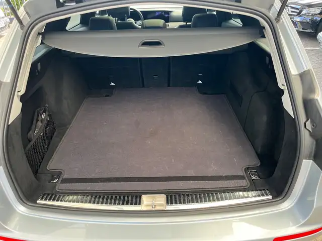 Mercedes-Benz E-Class view 7