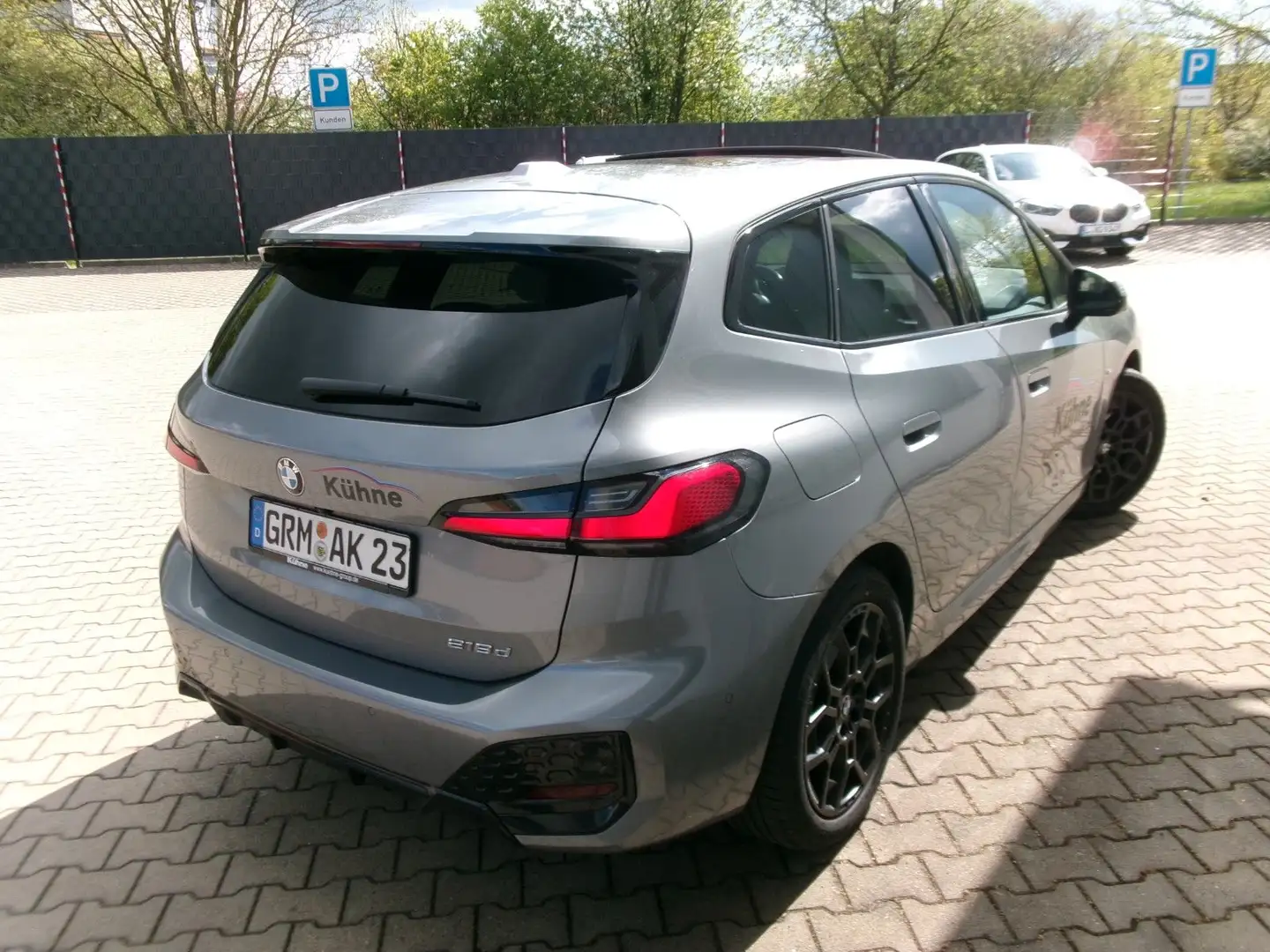 BMW 218 218d ActiveTour M-Sport,Panorama,AHK,adapt.Fahrw Gris - 2
