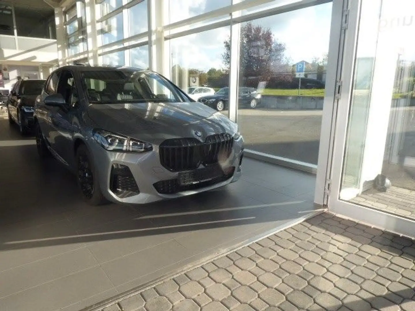 BMW 218 218d ActiveTour M-Sport18ZollPanorama,AHK Grau - 2