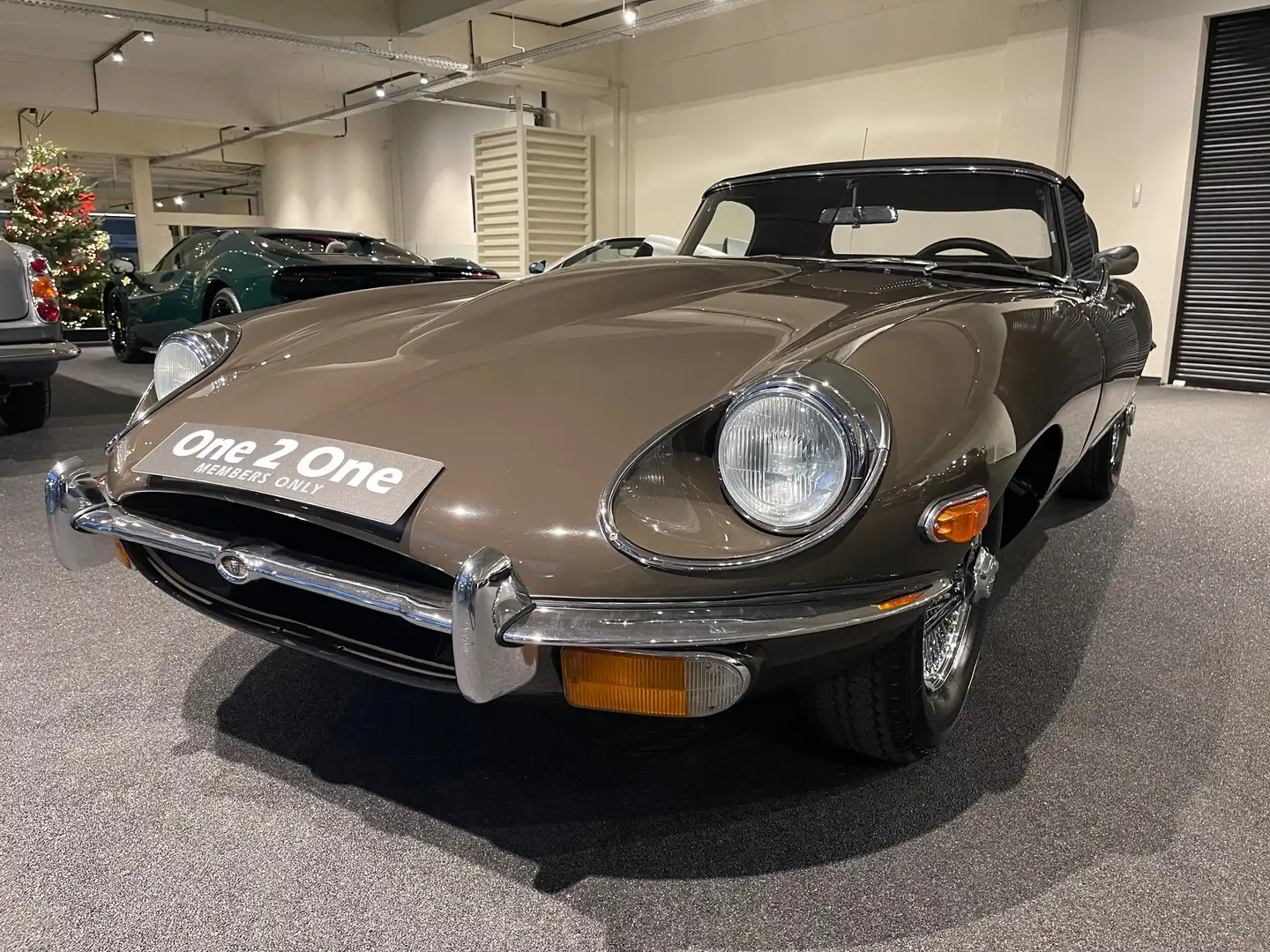 Jaguar E-Type 4.2 Cabriolet Braun - 2