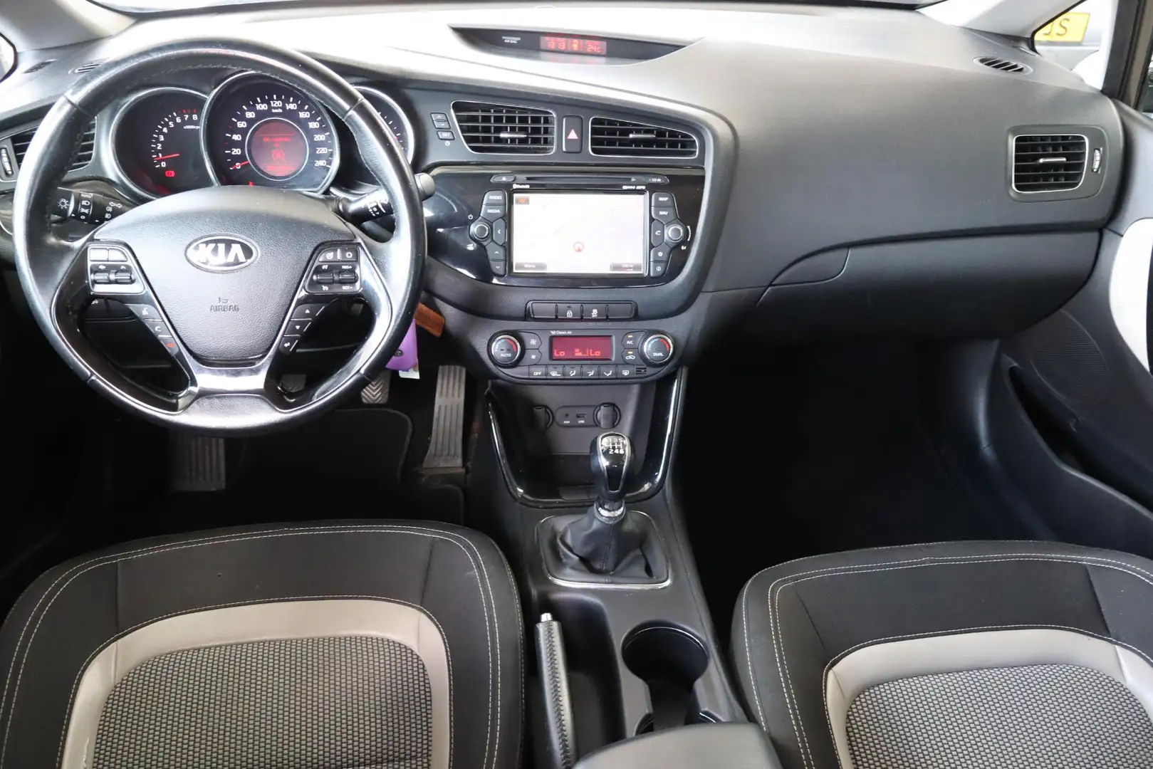 Kia Ceed / cee'd 1.6 GDI Plus Pack Camera, Navigatie, Climate contr Bruin - 2