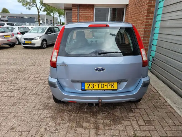 Ford Fusion view 13
