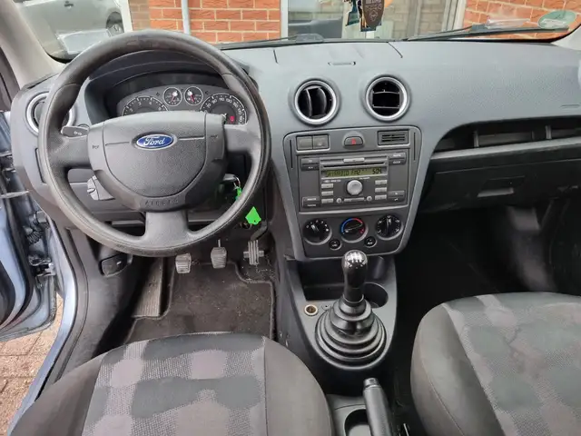 Ford Fusion view 6