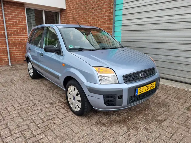 Ford Fusion view 2