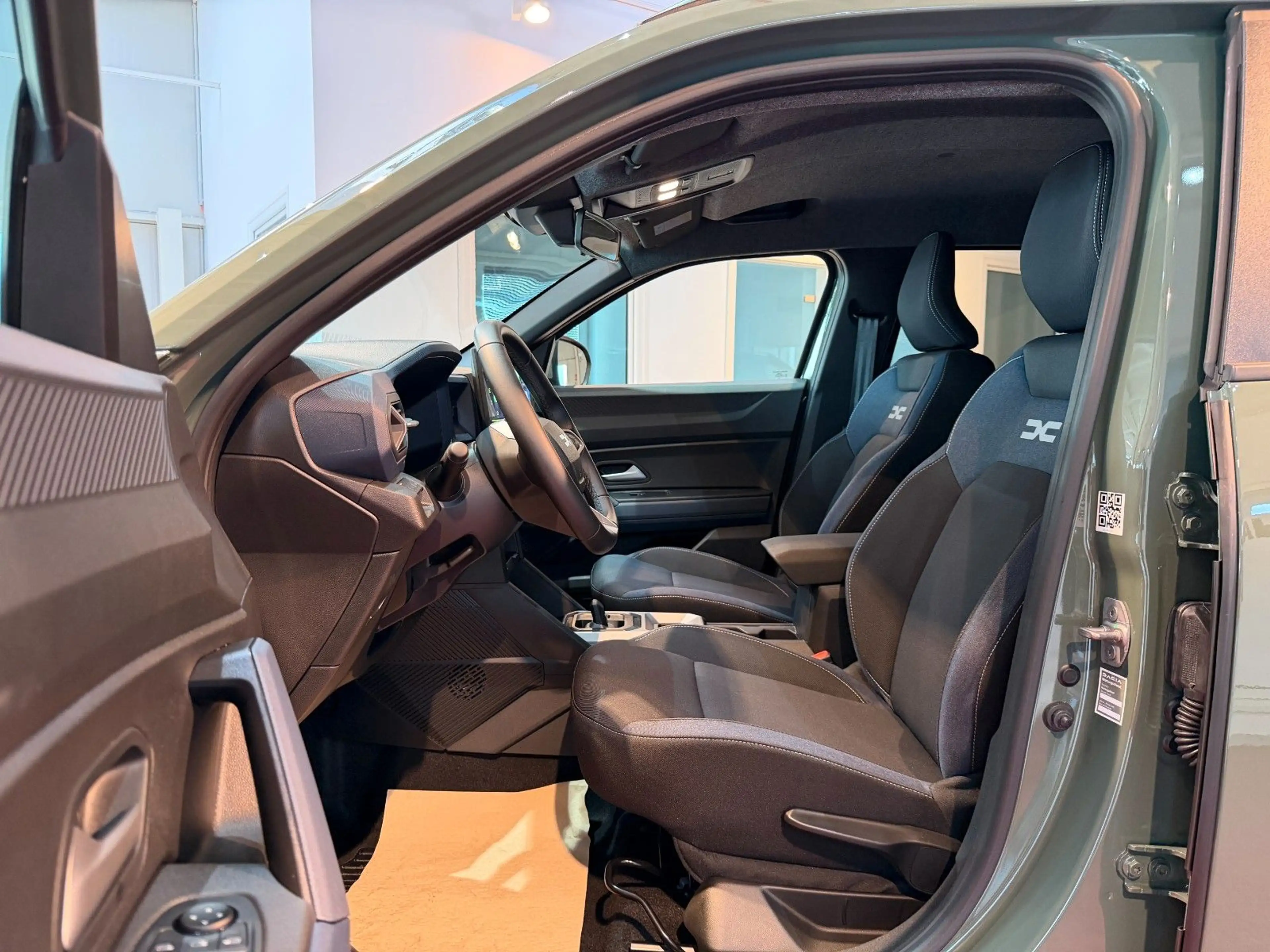 Dacia Duster Hybrid 140 Journey *LED* — photo 9