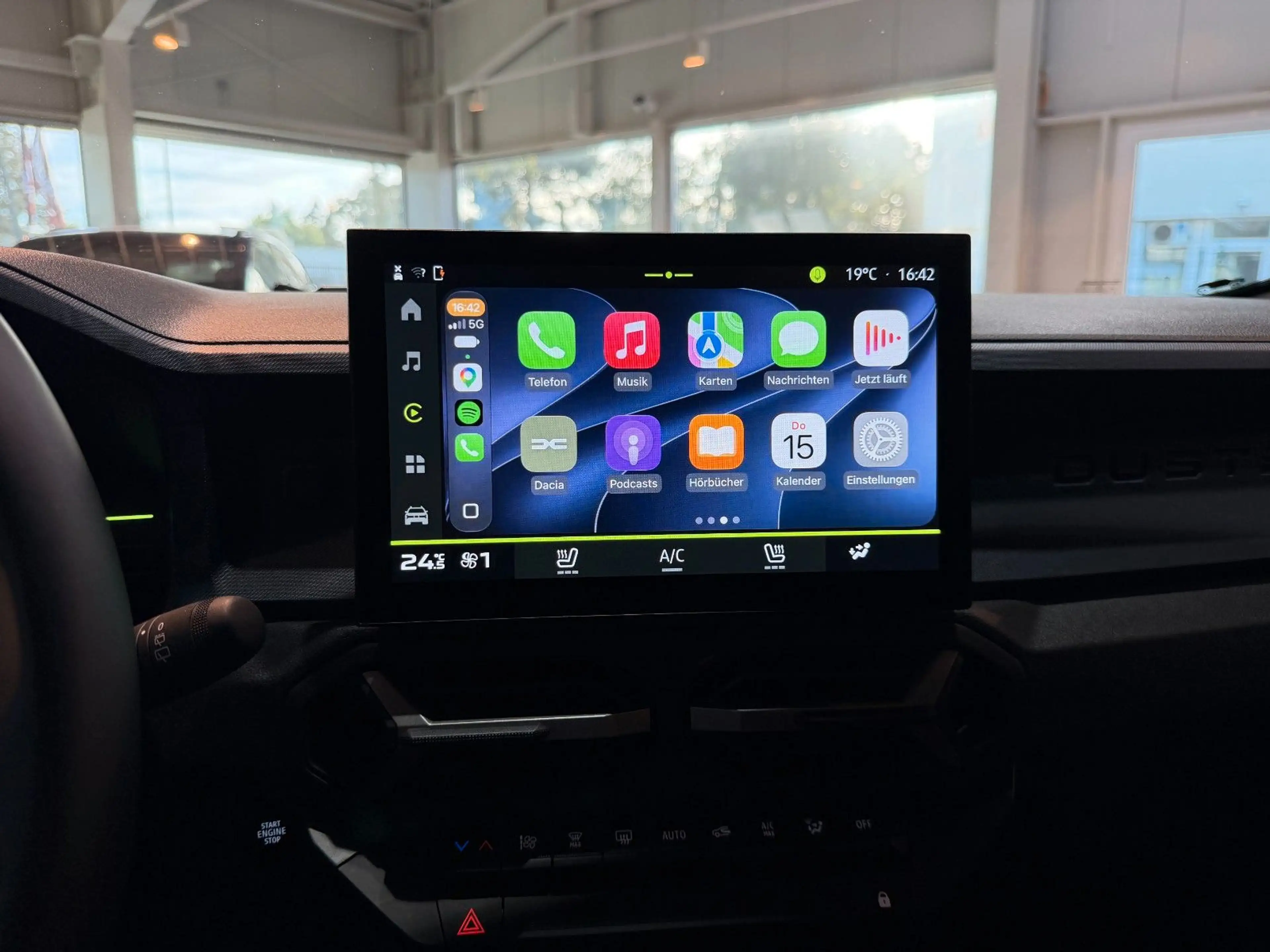 Dacia Duster Hybrid 140 Journey *LED* — photo 12