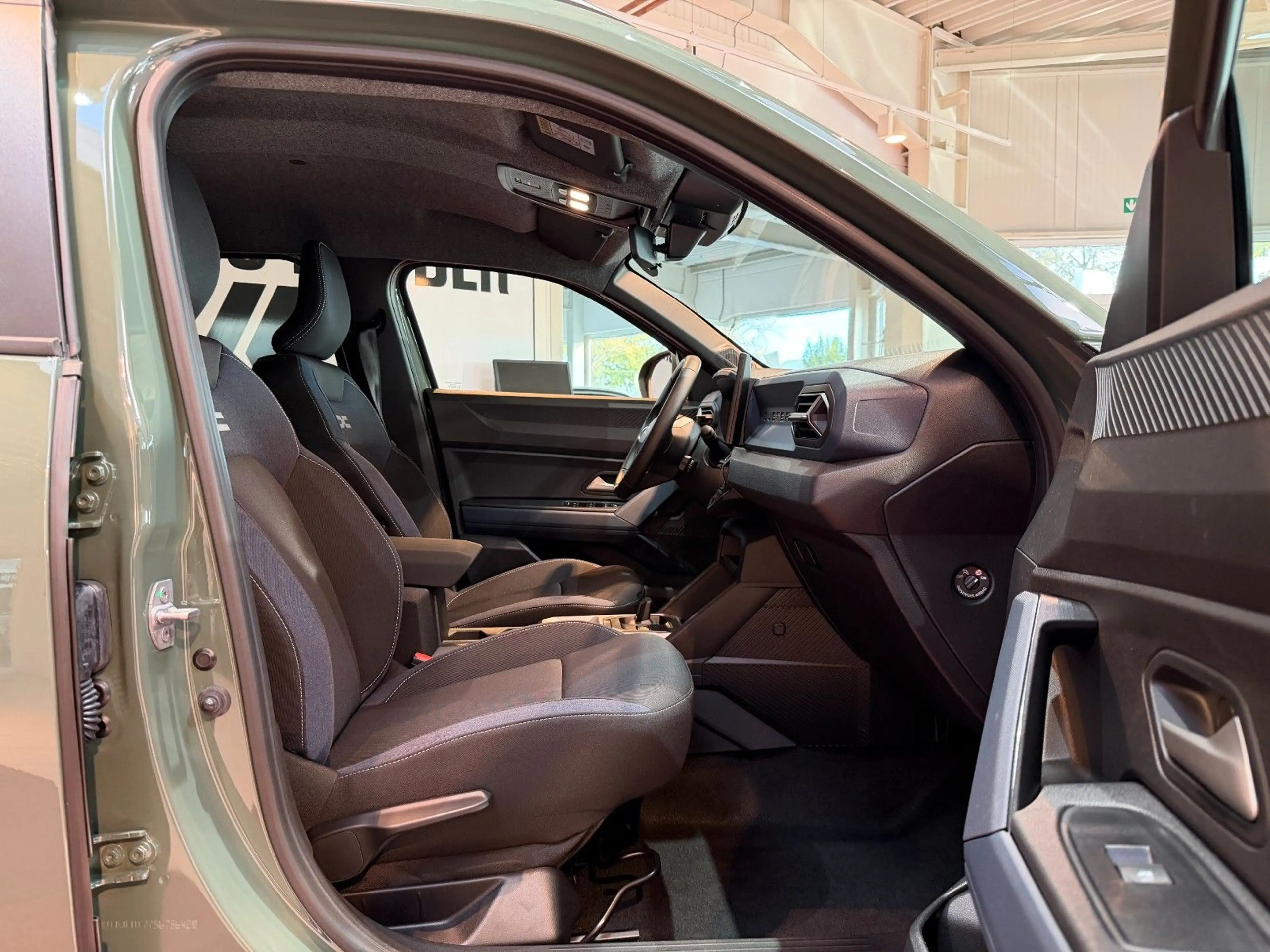Dacia Duster Hybrid 140 Journey *LED* — photo 6