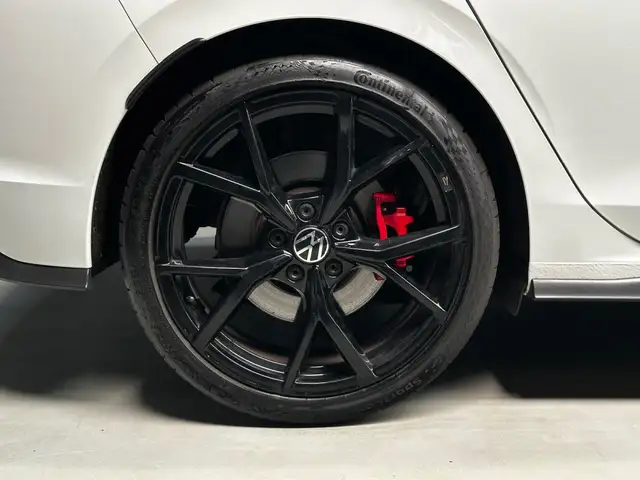 Volkswagen Golf view 8