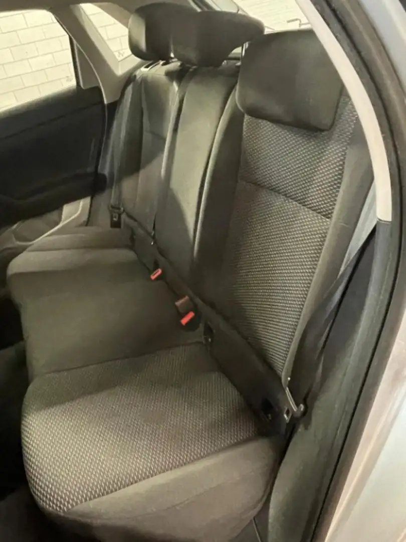 Volkswagen Polo 1.0 TGI 5p. Comfortline BlueMotion Technology Gris - 2