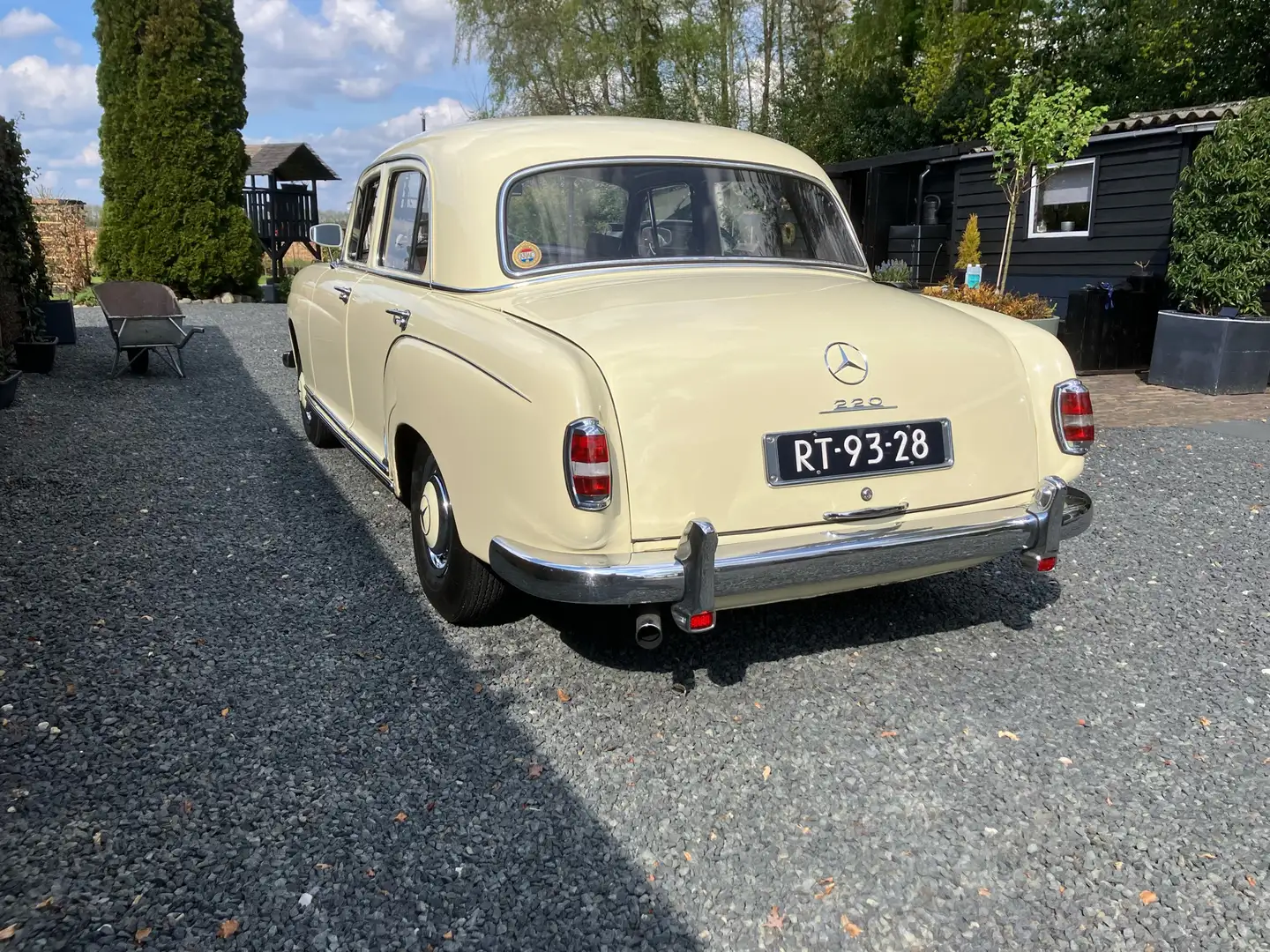 Mercedes-Benz 220 A Geel - 1