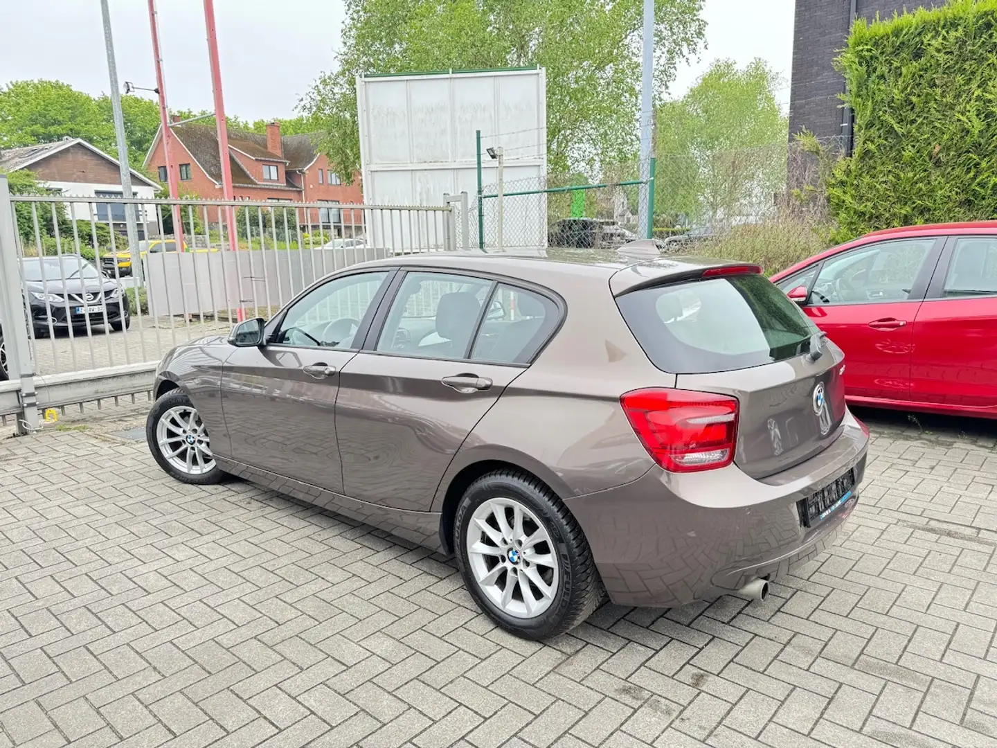 BMW 116 d EfficientDynamics Edition Bruin - 2