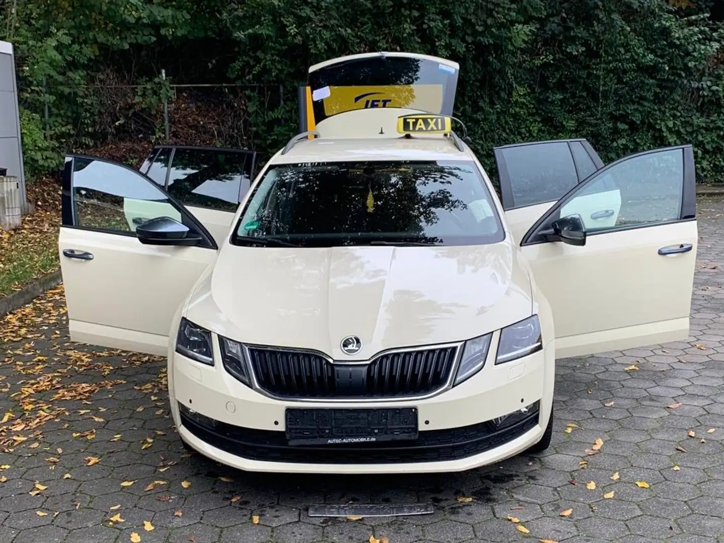 Skoda Octavia Octavia Combi 1.6 TDI DSG Ambition - 1