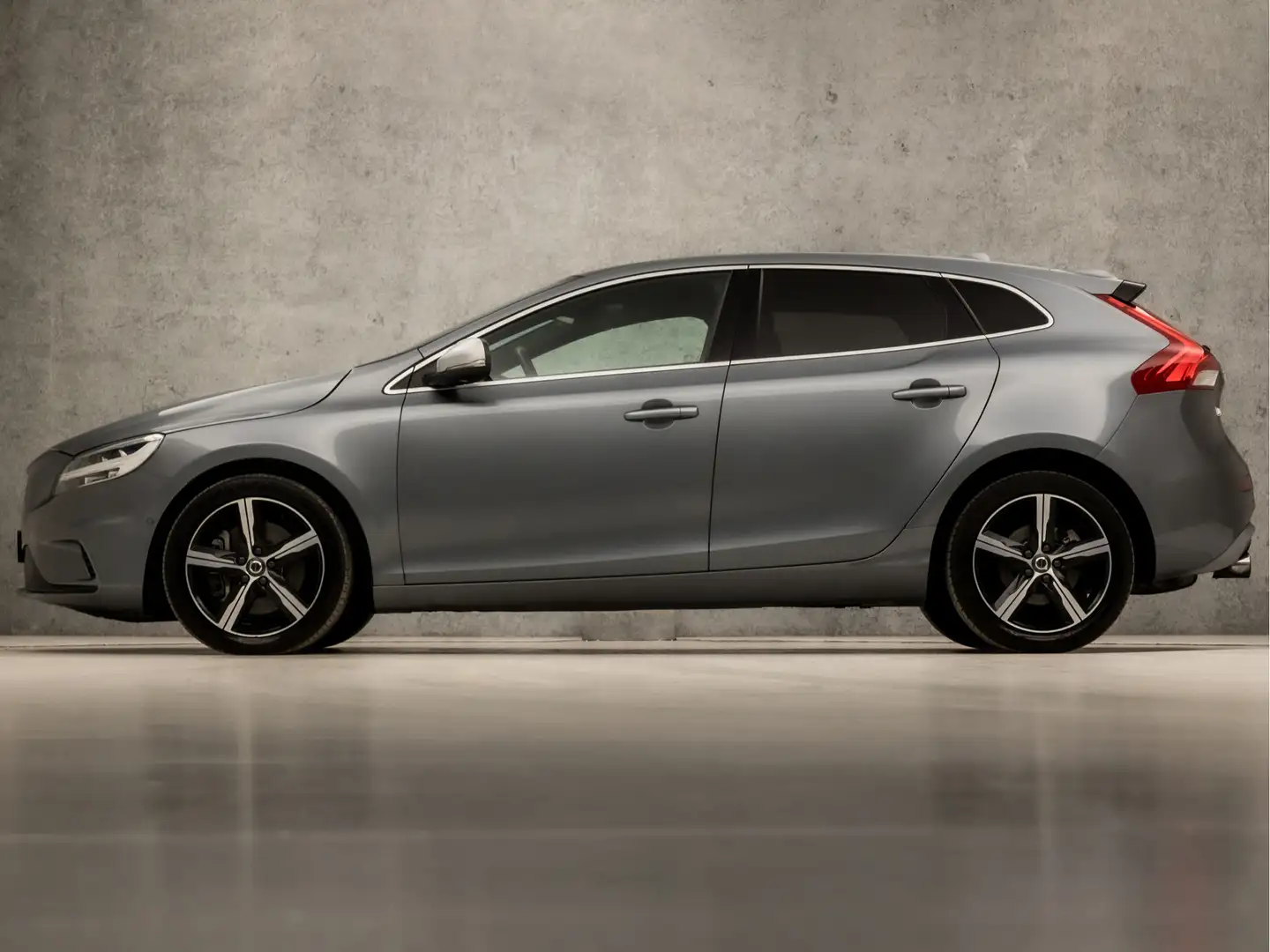 Volvo V40 2.0 T4 R-Design Sport 191Pk Automaat (PANORAMADAK, Grigio - 2