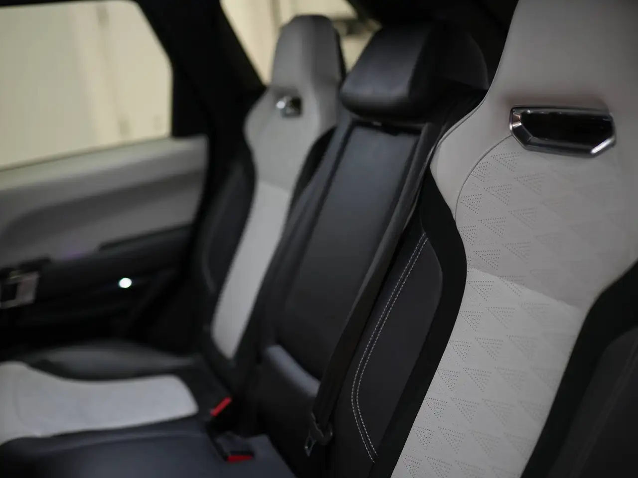 Land Rover Range Rover Sport снимка Land Rover Range Rover Sport