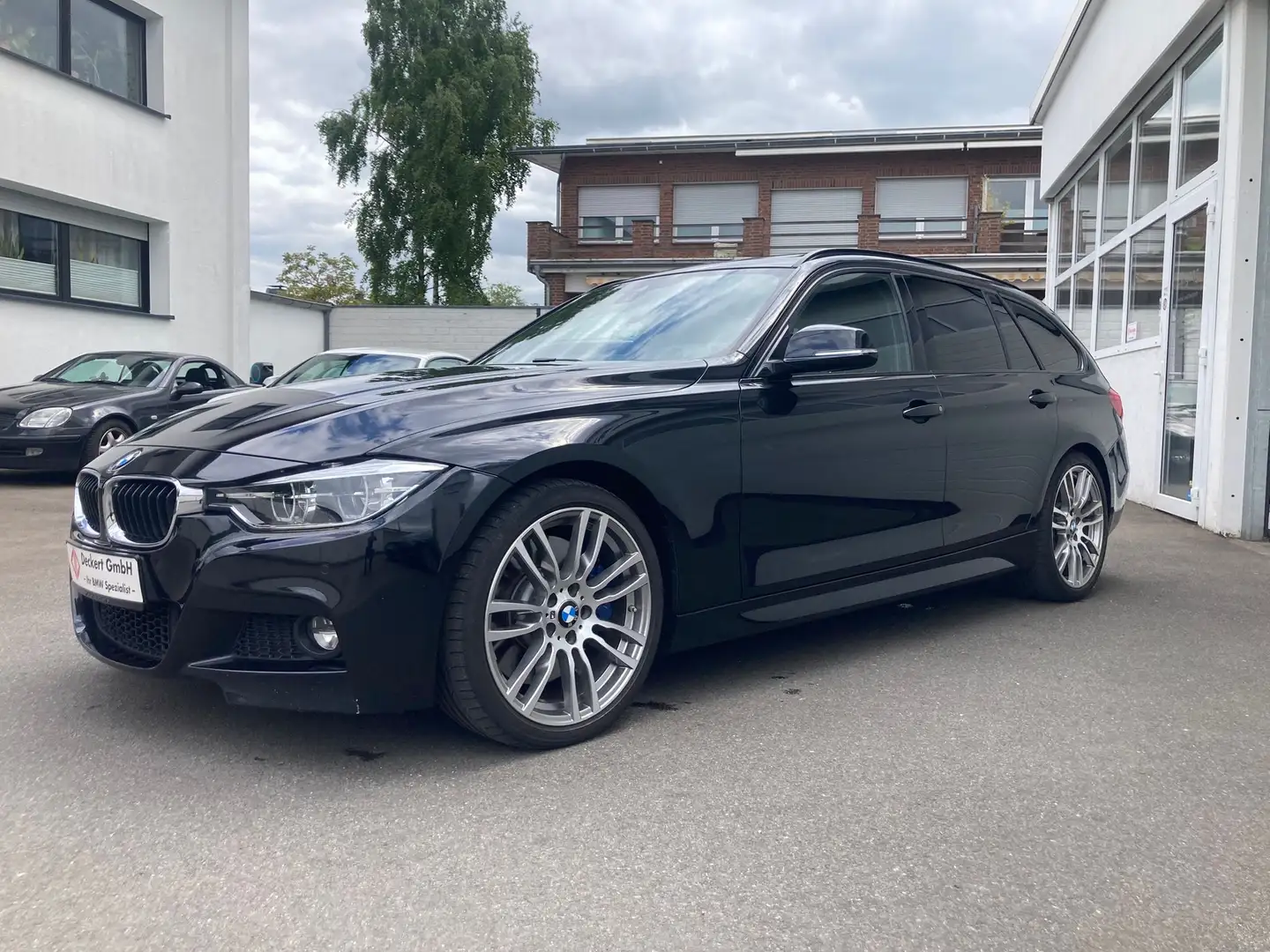 BMW 330 330 i M Sport Panorama Navi-Pro Leder Hifi Zwart - 2