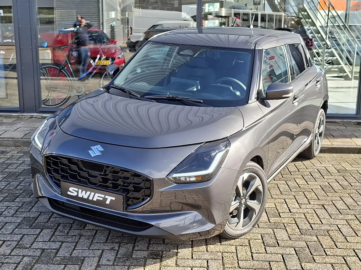Suzuki Swift 1.2 Smart Hybrid CVT Automaat Navi/Clima/Carplay Grijs - 2
