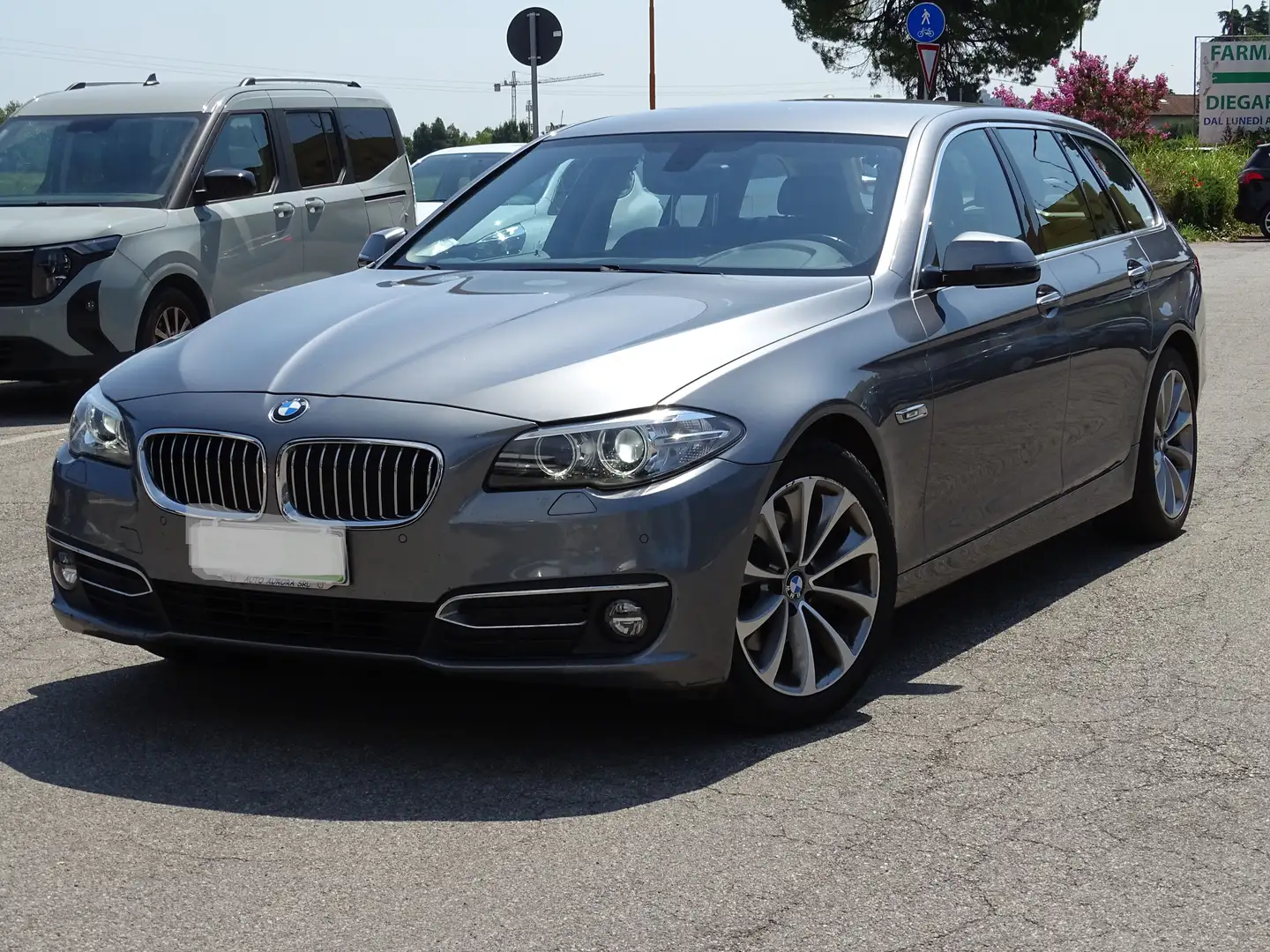BMW 520 Serie 5 F11 Touring 520d Touring Luxury 190cv Grigio - 1